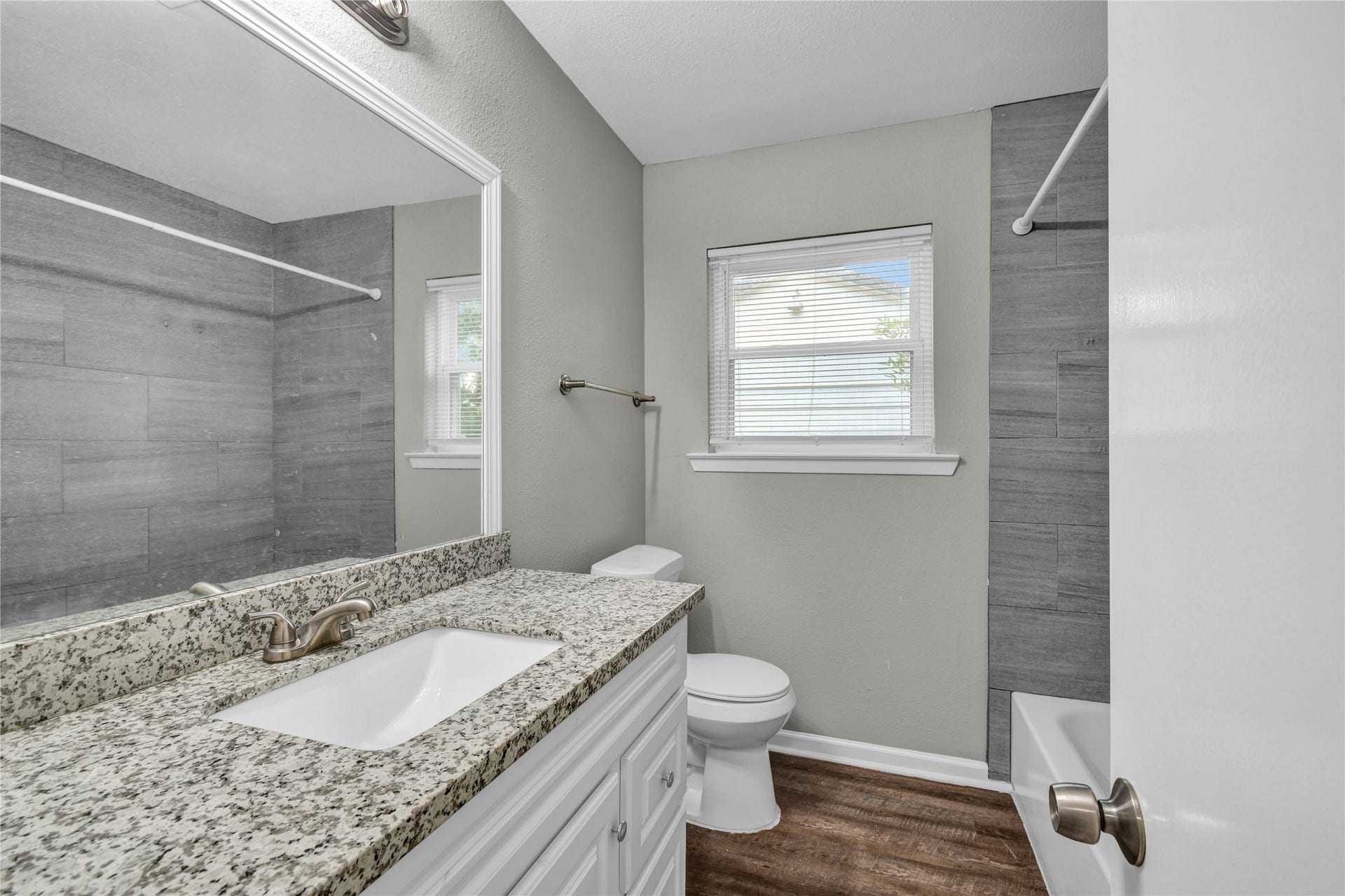 113 S Yaupon Street, Lake Jackson, TX 77566 113 S Yaupon Street, Lake Jackson, TX 77566