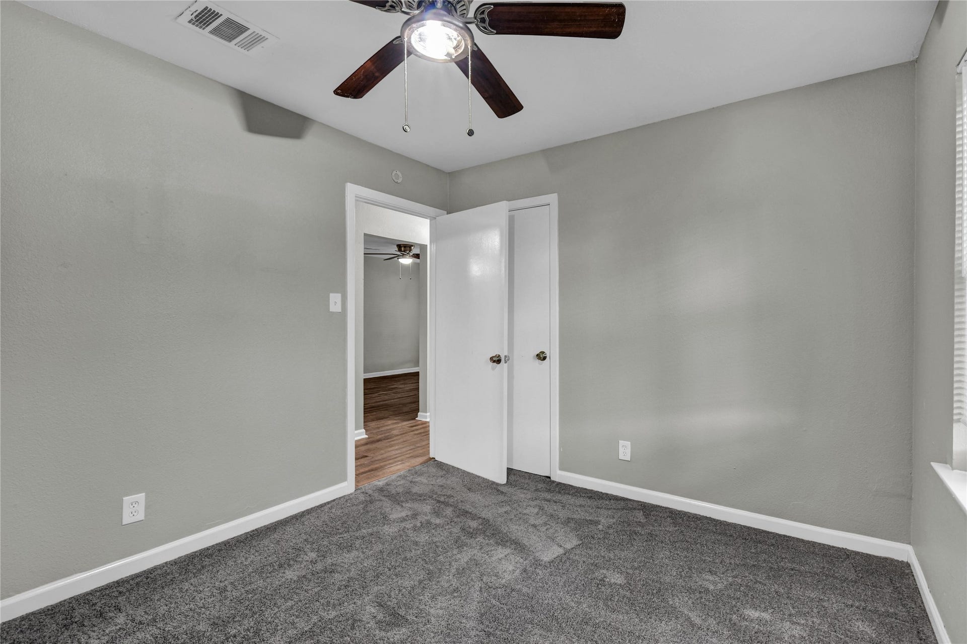 113 S Yaupon Street, Lake Jackson, TX 77566 113 S Yaupon Street, Lake Jackson, TX 77566