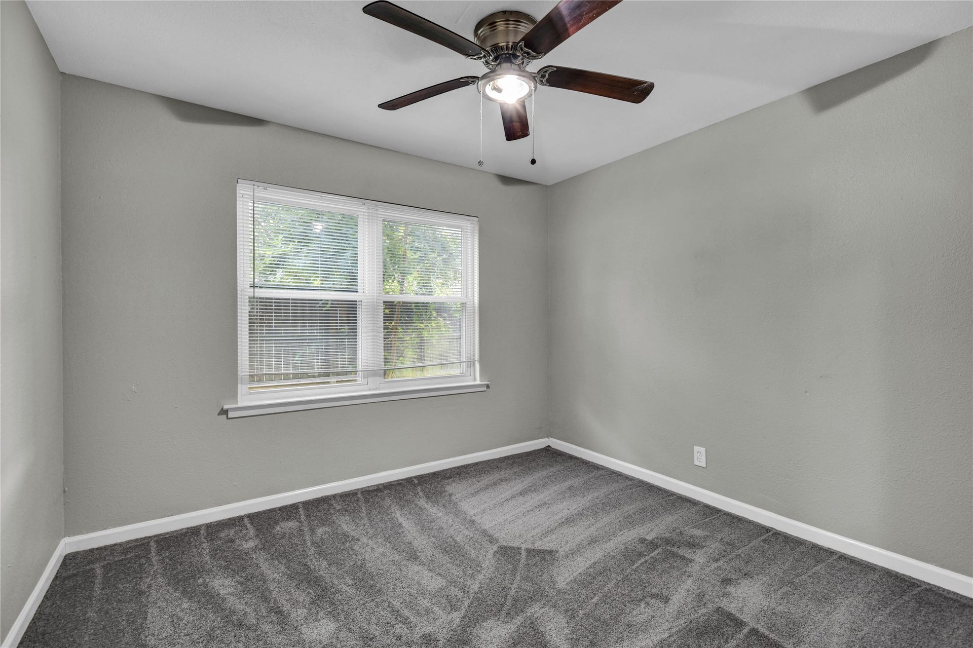 113 S Yaupon Street, Lake Jackson, TX 77566 113 S Yaupon Street, Lake Jackson, TX 77566