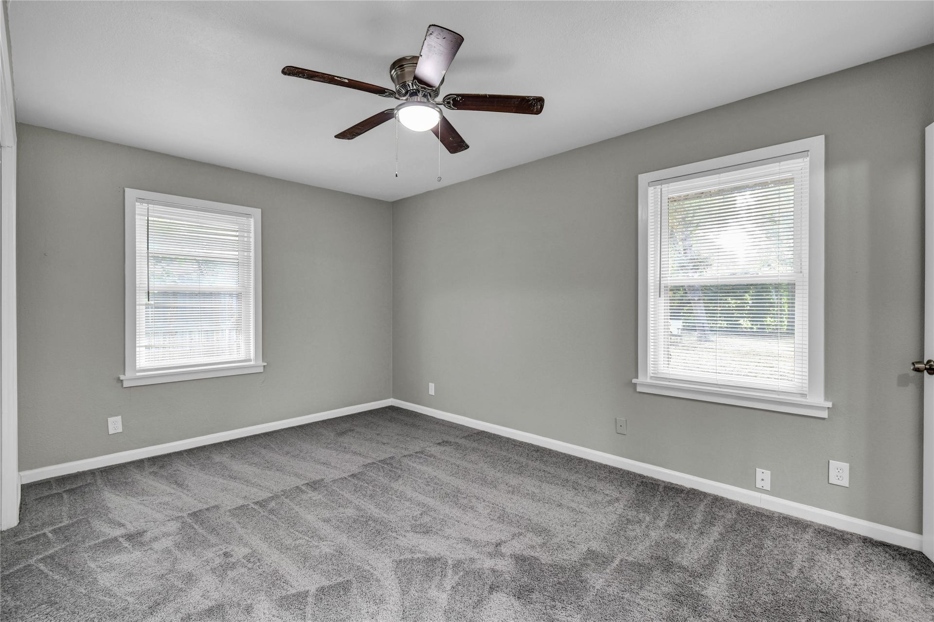 113 S Yaupon Street, Lake Jackson, TX 77566 113 S Yaupon Street, Lake Jackson, TX 77566