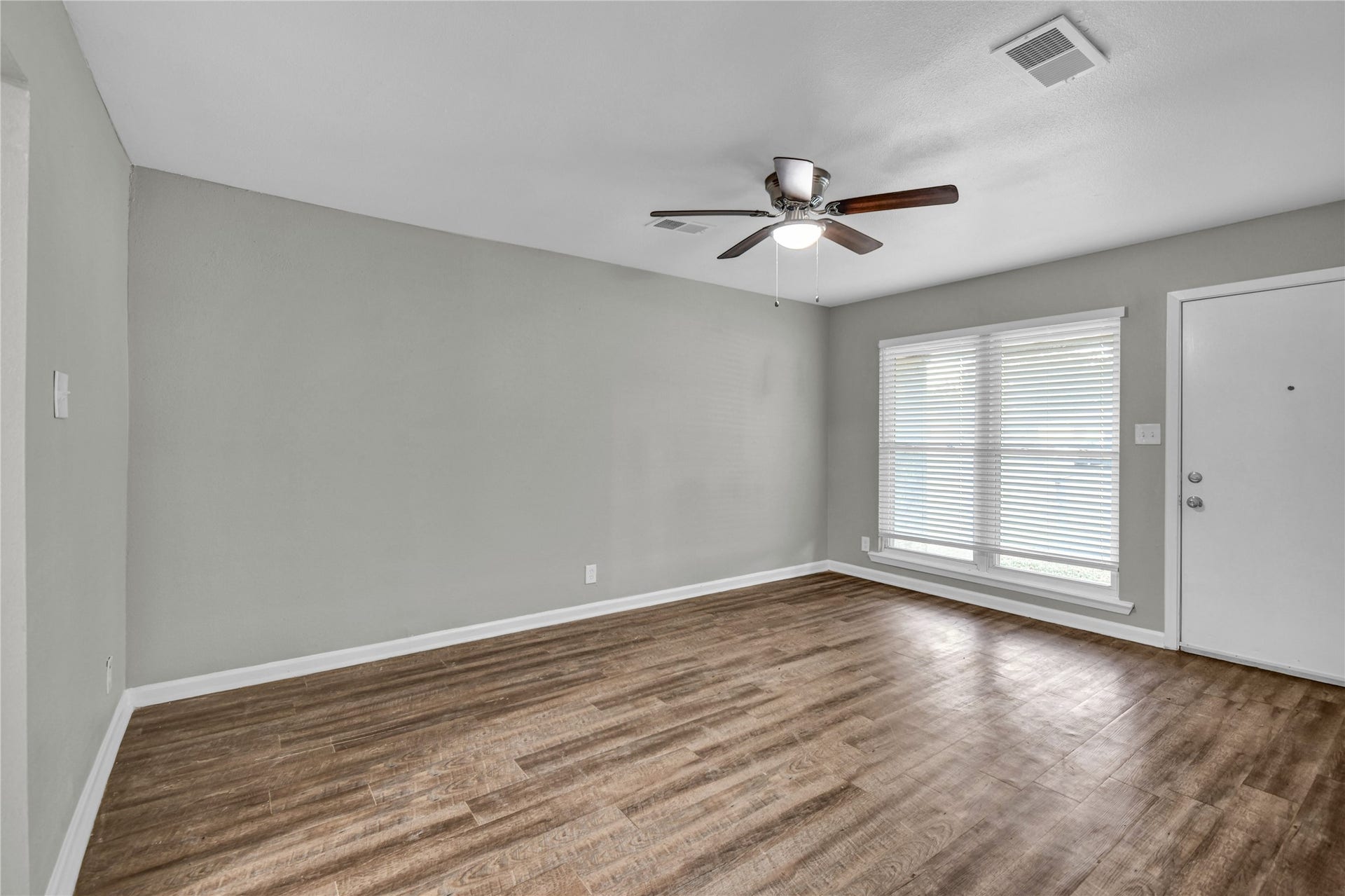 113 S Yaupon Street, Lake Jackson, TX 77566 113 S Yaupon Street, Lake Jackson, TX 77566