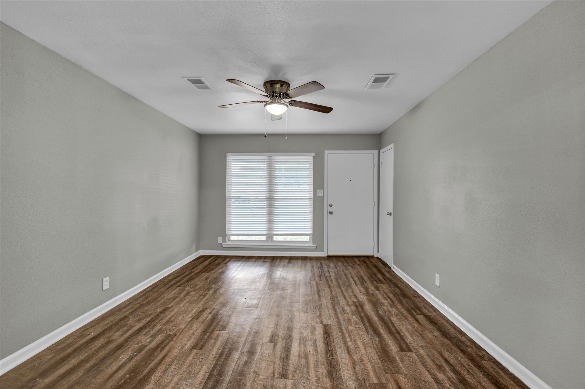 113 S Yaupon Street, Lake Jackson, TX 77566 113 S Yaupon Street, Lake Jackson, TX 77566
