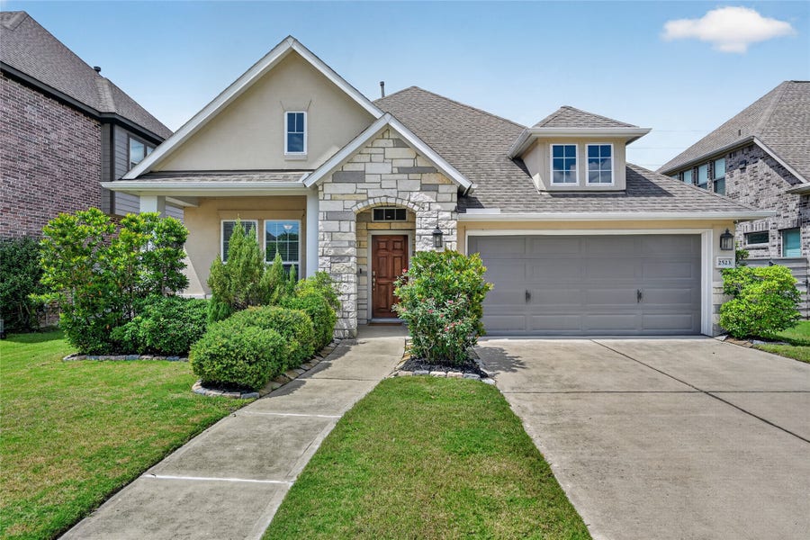 Property photo for 2523 Deerwood Heights Lane, Manvel, TX