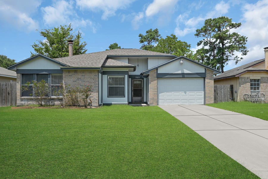 Property photo for 7823 Eastern Bluebird Drive, Humble, TX