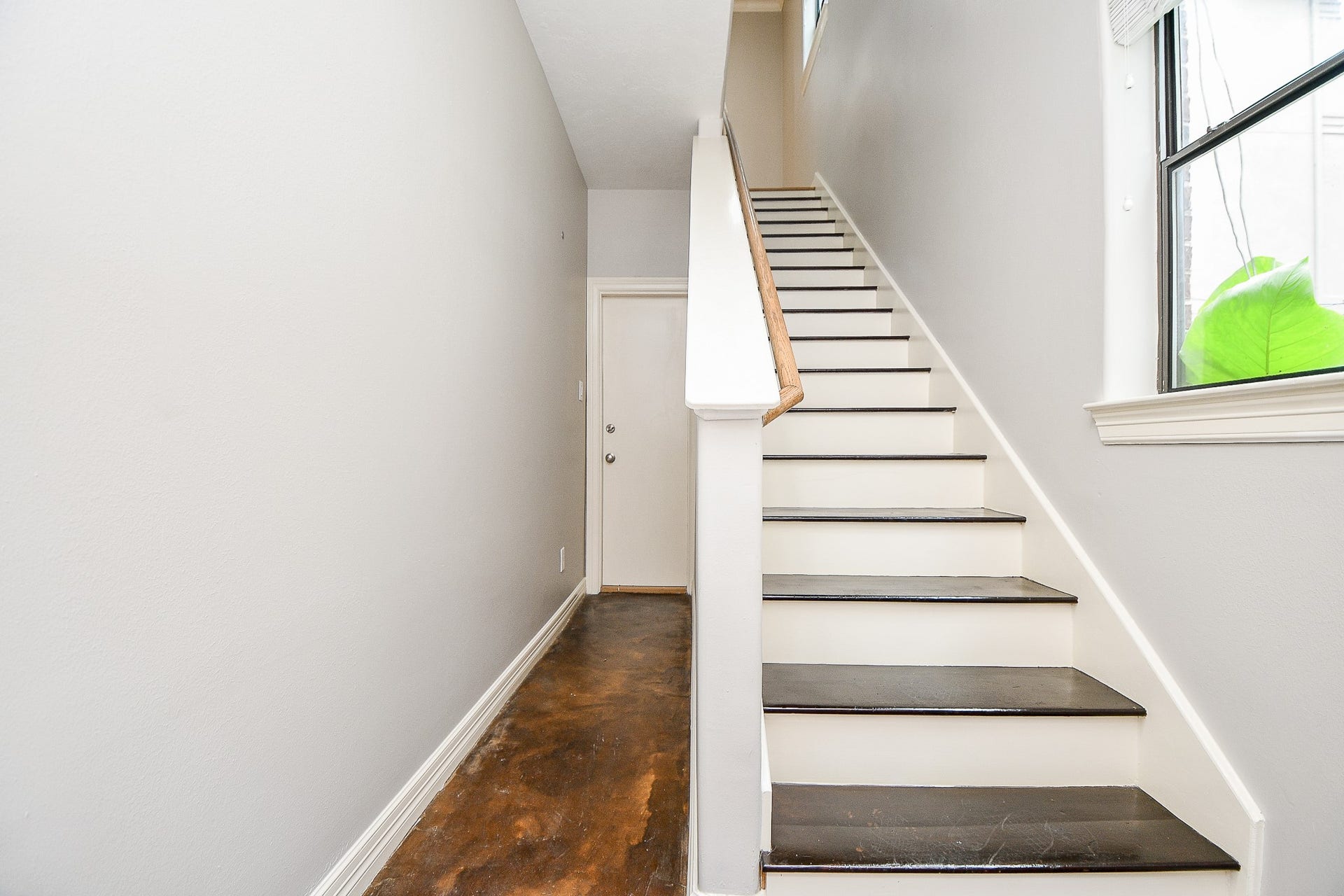 118 McGowen Street, #K, Houston, TX 77006 refinsihed wood stairs and stain concrete floor at the entry