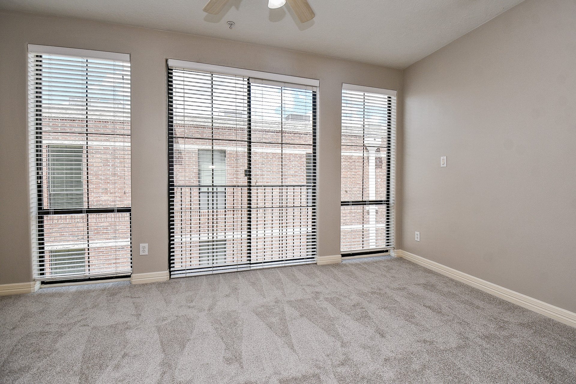 118 McGowen Street, #K, Houston, TX 77006 Brand new carpet and recently painted primary bedroom with high ceilings, floors to ceiling windows and little work nook for work desk