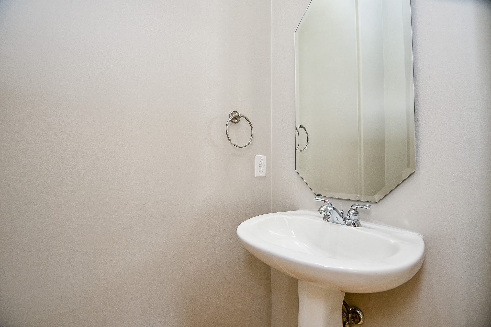 118 McGowen Street, #K, Houston, TX 77006 Half bath