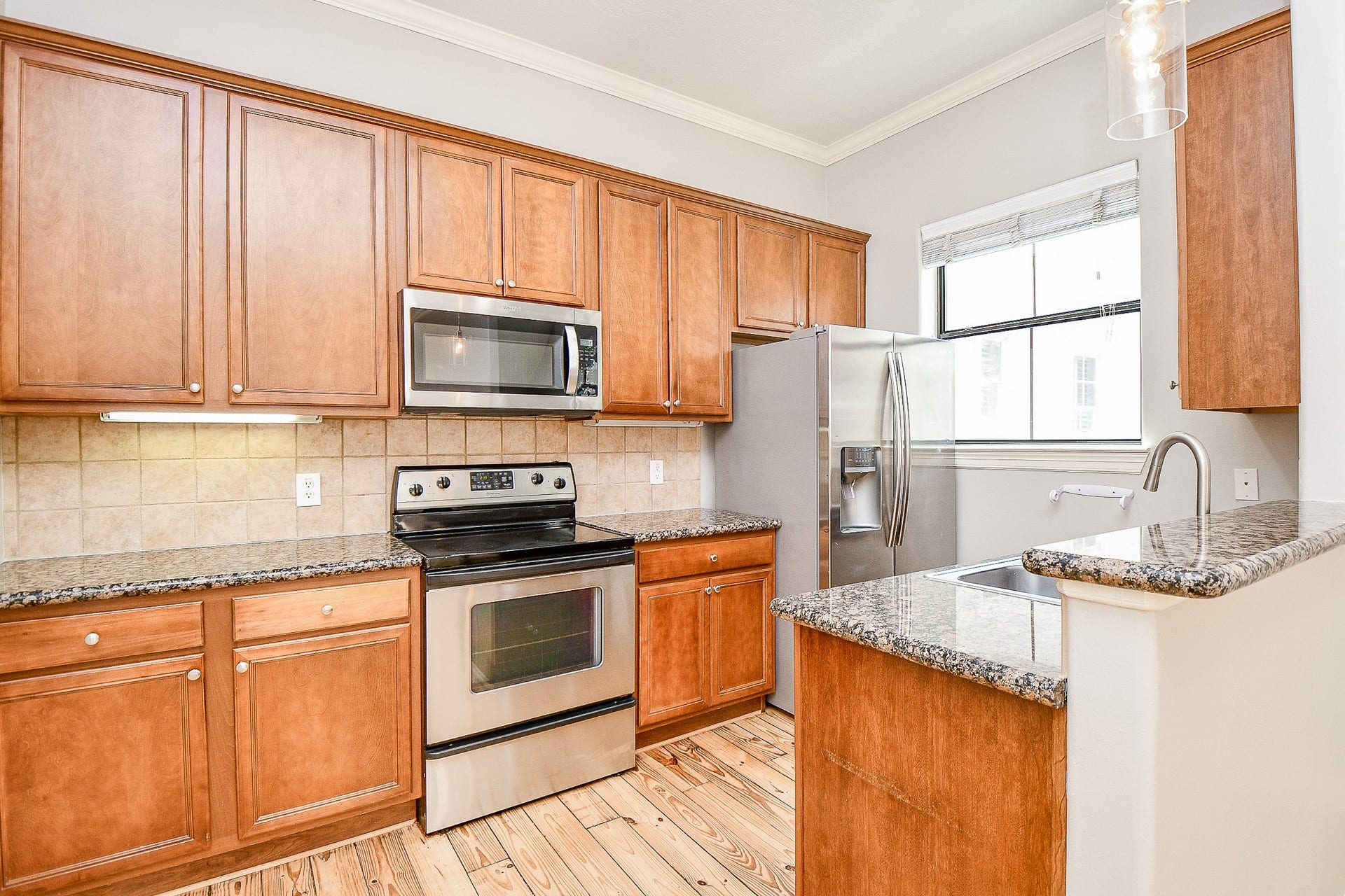118 McGowen Street, #K, Houston, TX 77006 Open concept style kitchen ample cabinet space pantry granite counters and lots of natural light