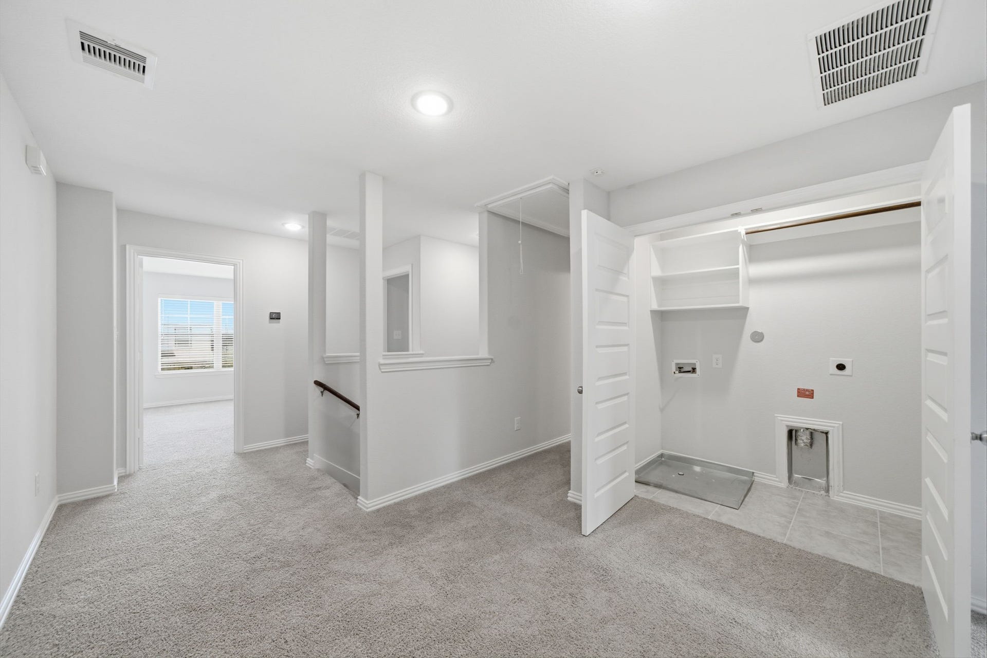 7116 Elgin Street, Pearland, TX 77584 Laundry room-game room