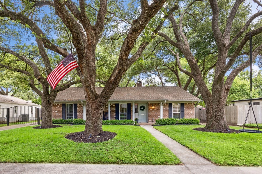 Property photo for 10714 Piping Rock Lane, Houston, TX