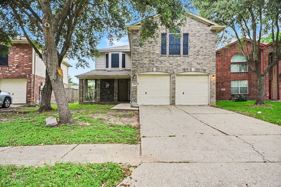 Property photo for 2875 Pebble Canyon Lane, Dickinson, TX