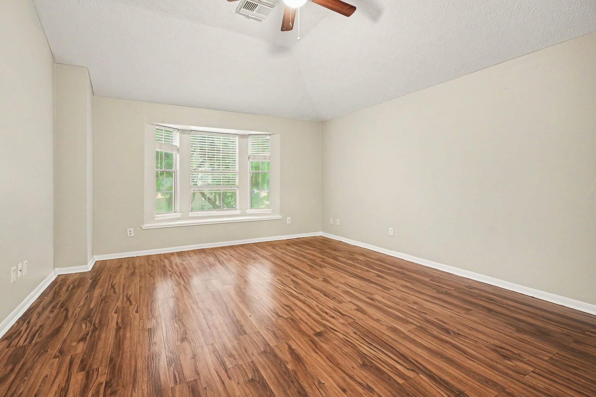 2875 Pebble Canyon Lane, Dickinson, TX 77539
