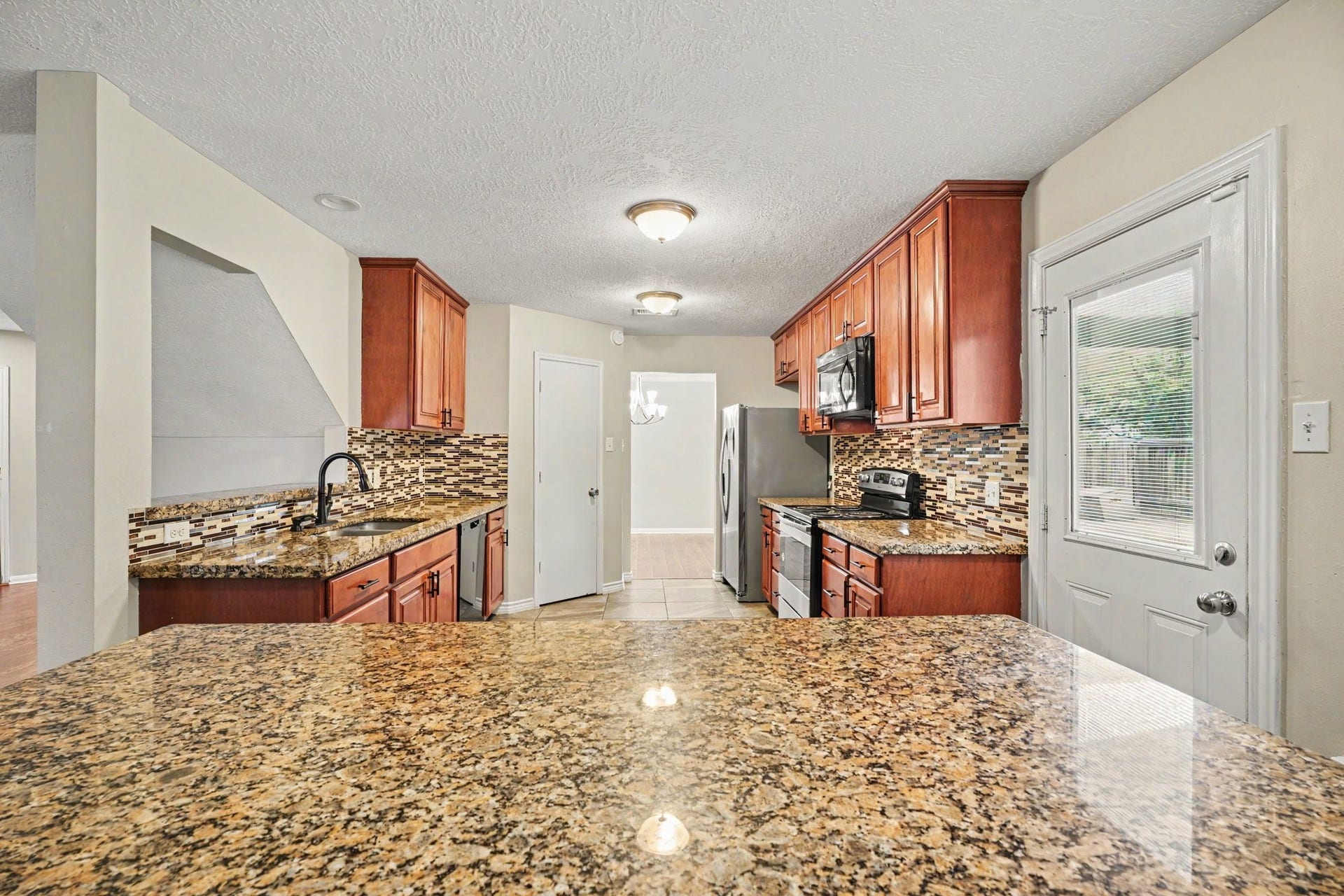 2875 Pebble Canyon Lane, Dickinson, TX 77539