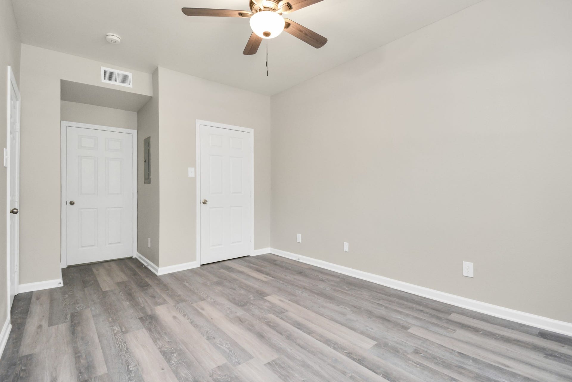Photos displayed may be of similar apartments or floor plans featuring the same finishes.