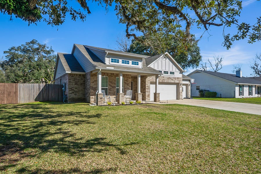 Property photo for 322 Wellshire Drive, West Columbia, TX
