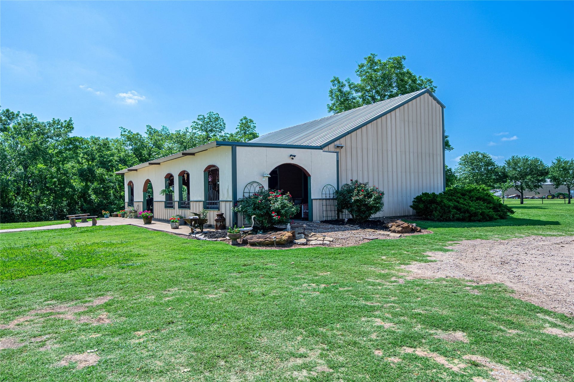 41800 Aggie Gee - Front House