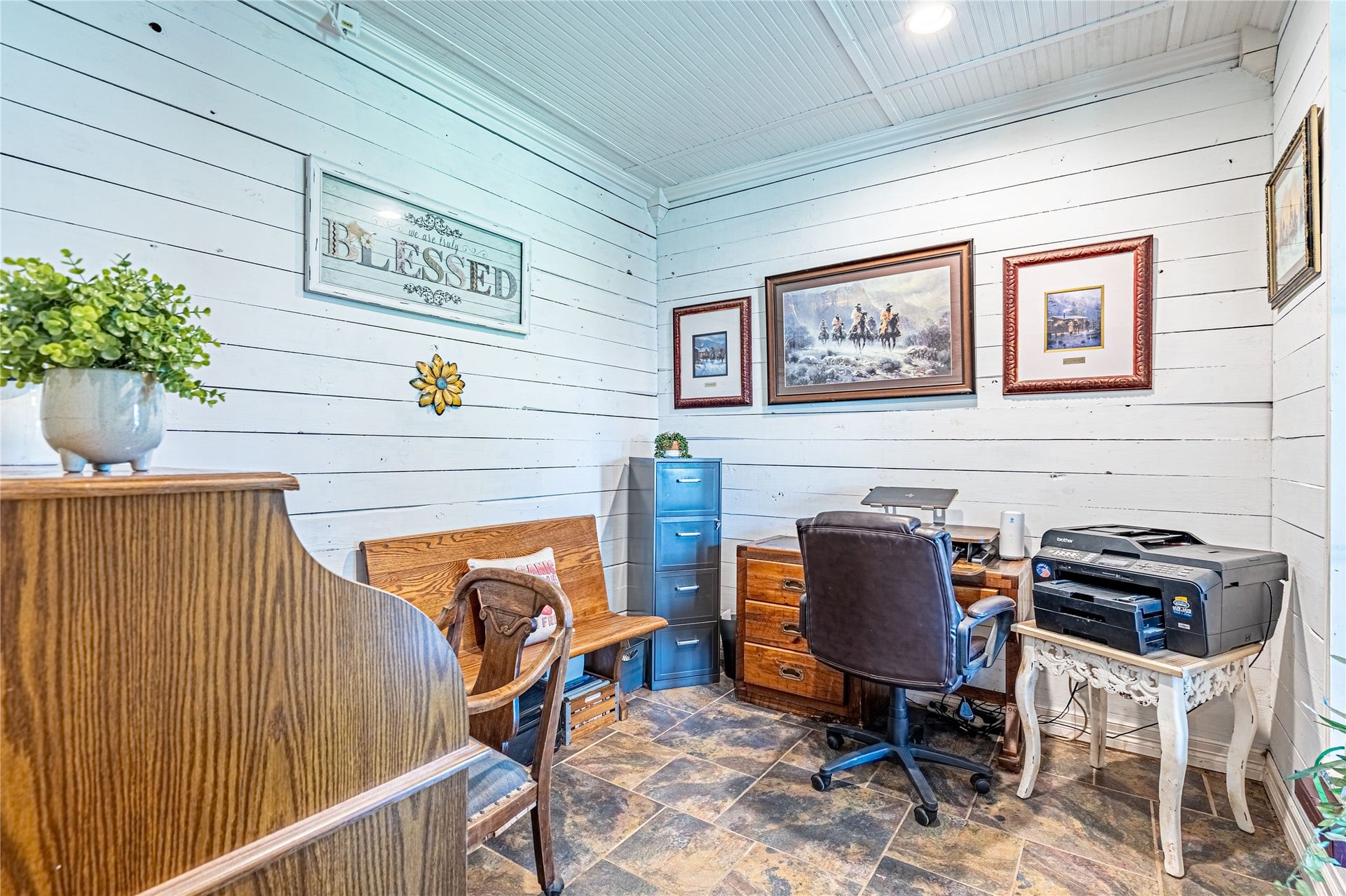 41800 Aggie Gee - Office