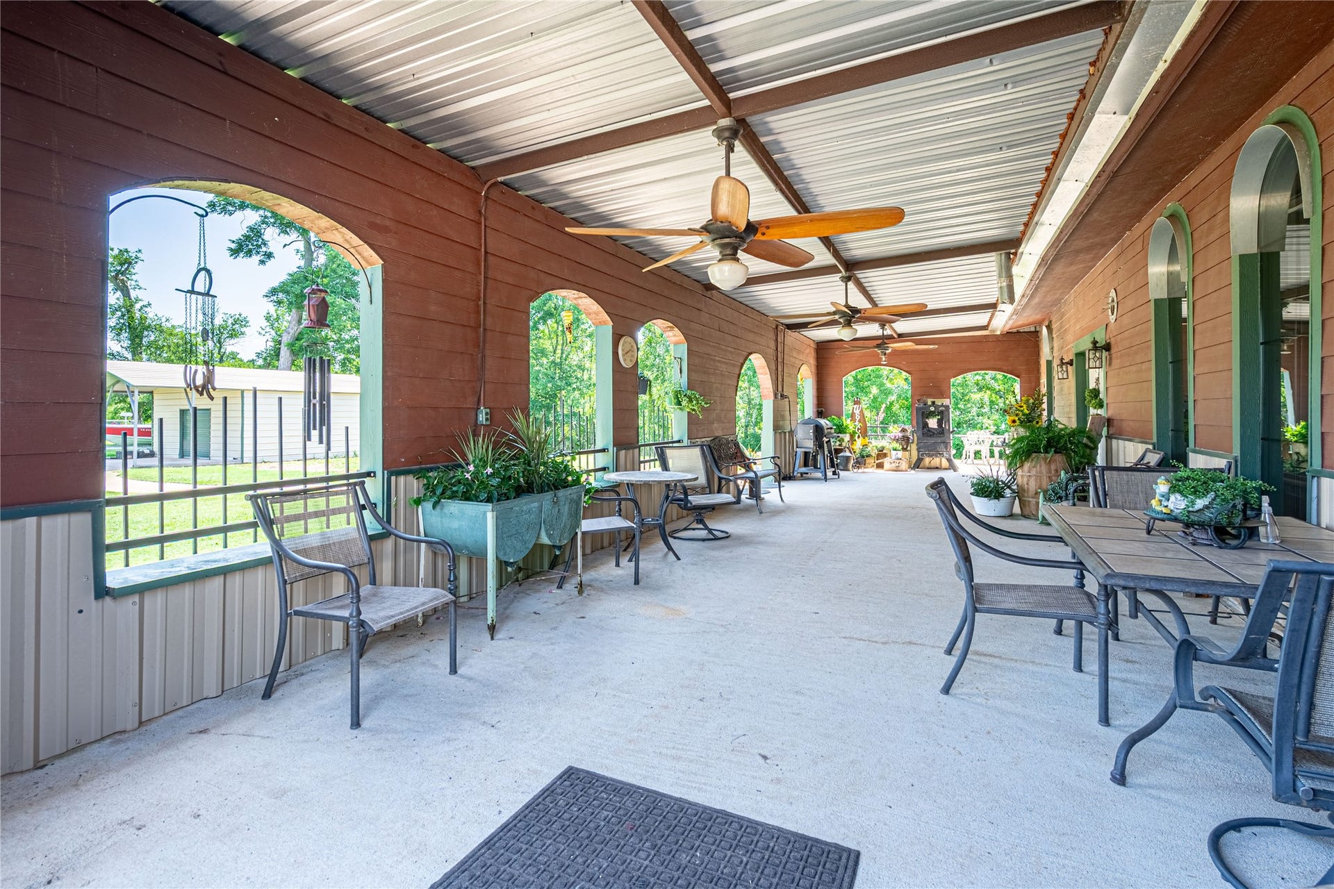 41800 Aggie Gee - Front House Porch