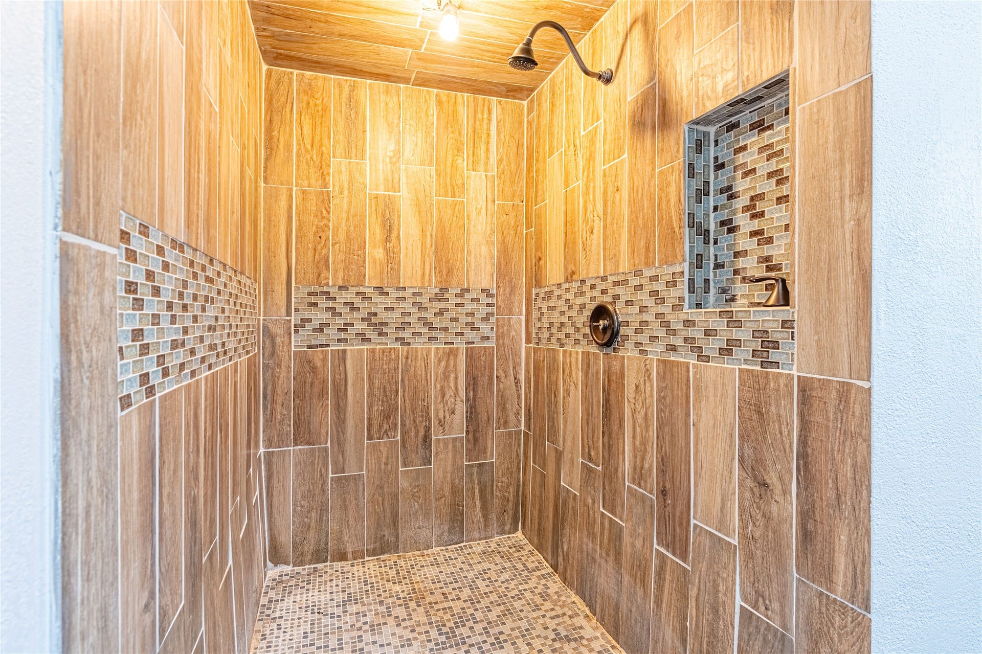 41802 Aggie Gee - Primary Bedroom Shower