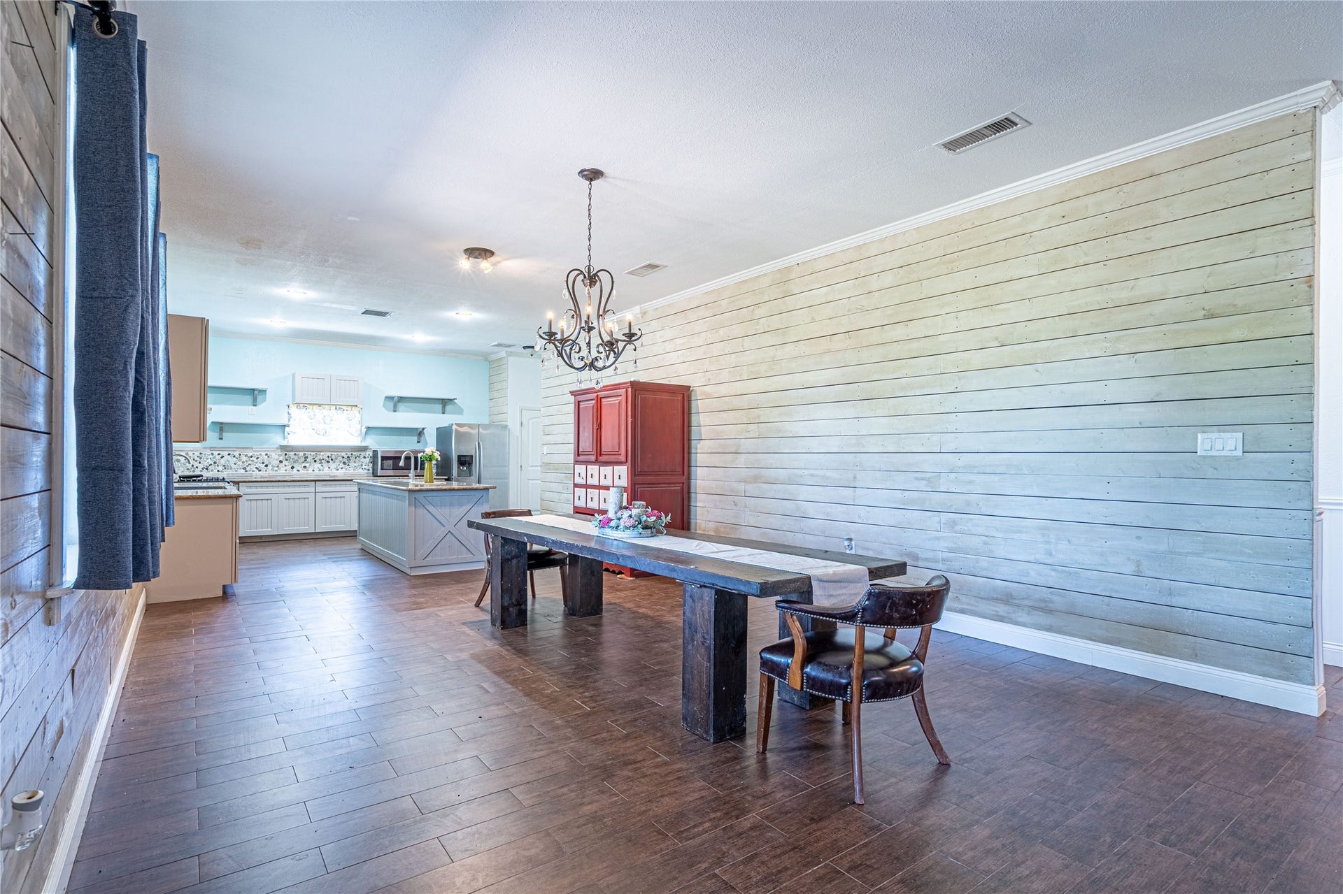 41802 Aggie Gee - Dinning Room