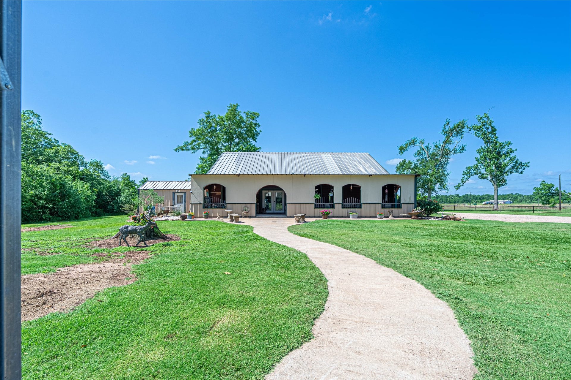 41800 Aggie Gee - Front House