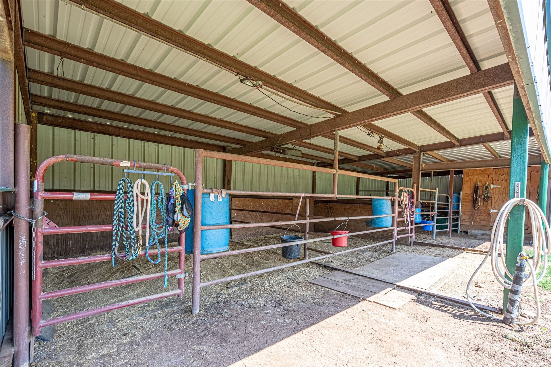 41800 Aggie Gee - 4 Horse Stalls and Tack Room