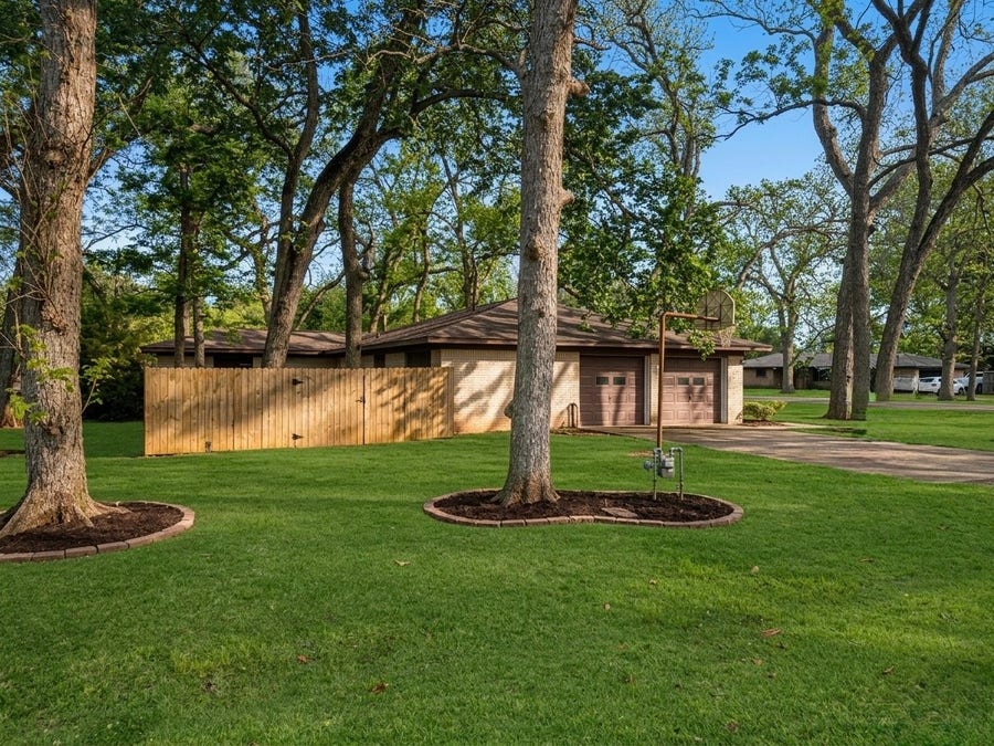 Property photo for 213 Van Winkle Street, Lake Jackson, TX