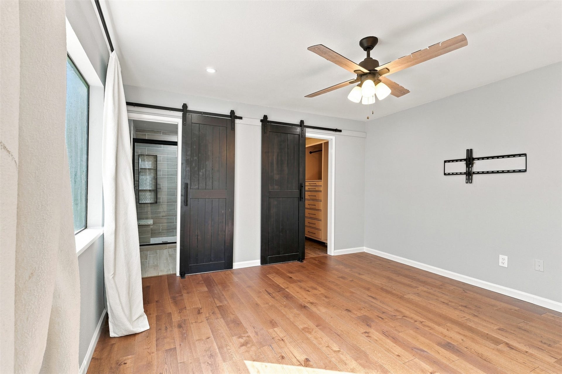 15427 Empanada Drive, Houston, TX 77083 Primary bedroom
