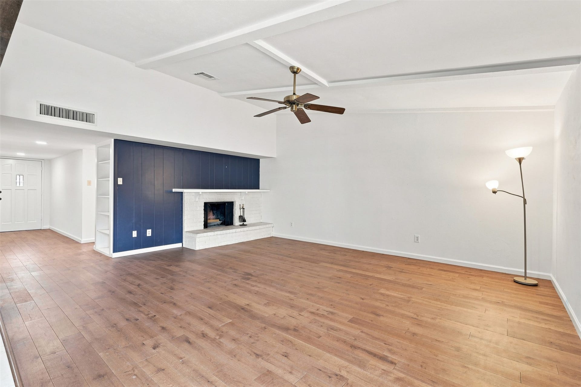 15427 Empanada Drive, Houston, TX 77083 Living room.