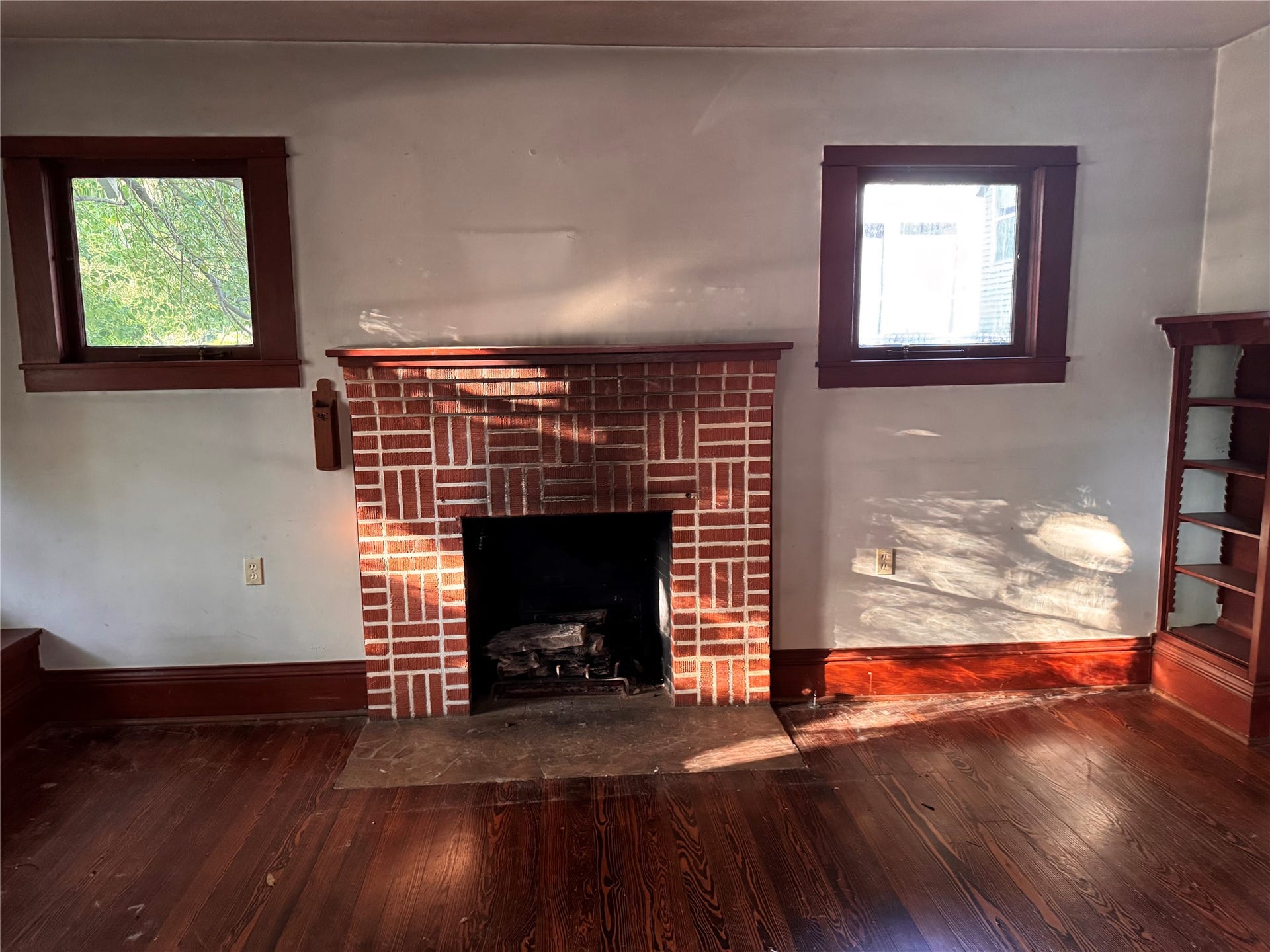 1440 Ashland Street, Houston, TX 77008 Fireplace