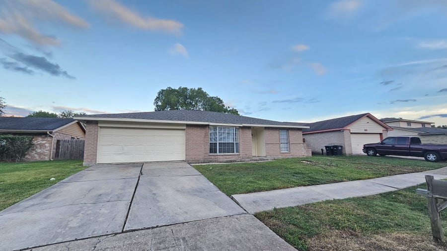 Property photo for 10303 Old Towne Lane, Sugar Land, TX