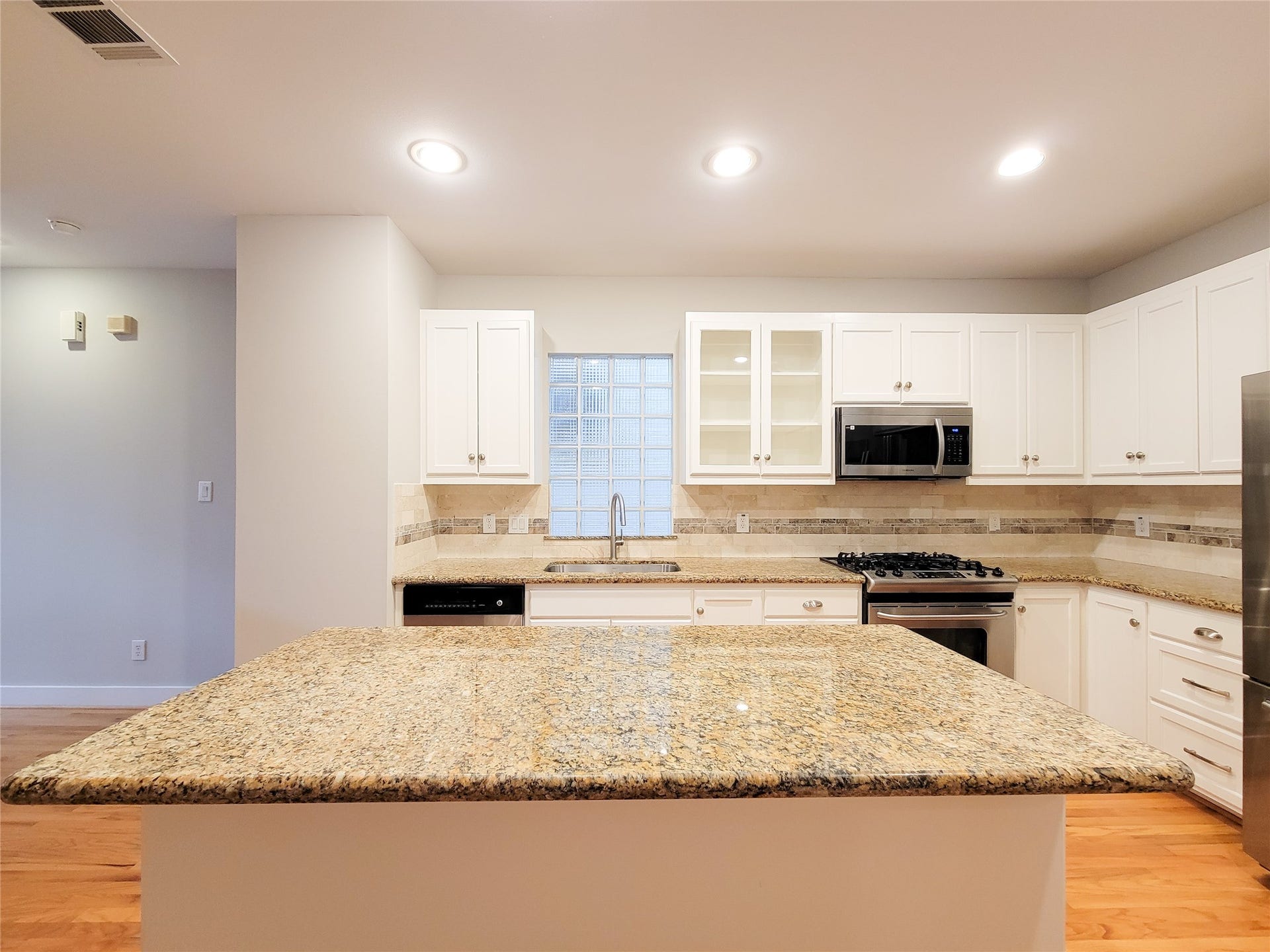 411 West 26th Street, Houston, TX 77008