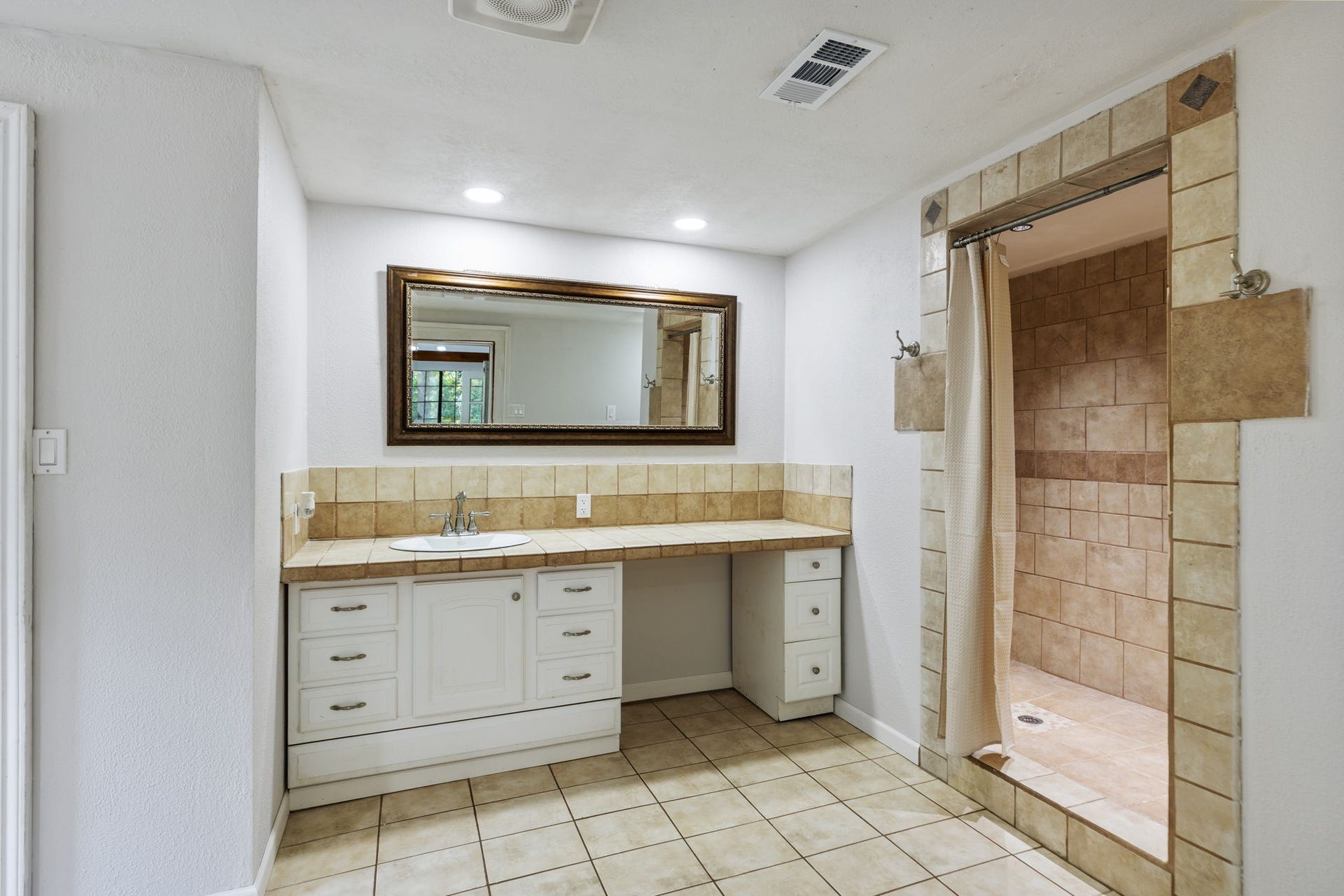 25752 Deer Trail, Hockley, TX 77447