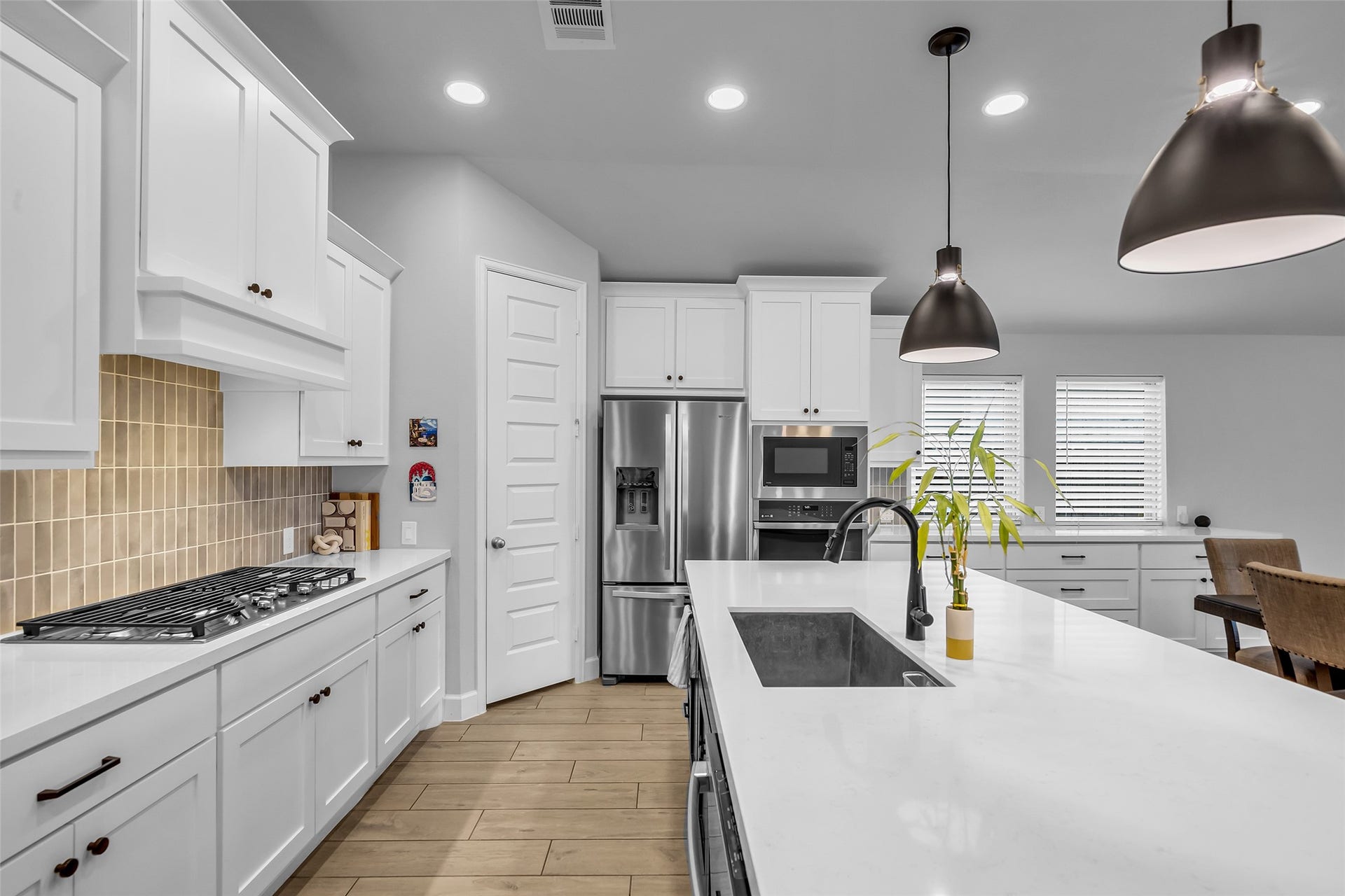 30047 Gold Finch Place, Fulshear, TX 77441 Stainless & Gas Appliances Allow Your Gourmet Kitchen To Serve The Best Of Meals In A Gorgeous, Modern Style