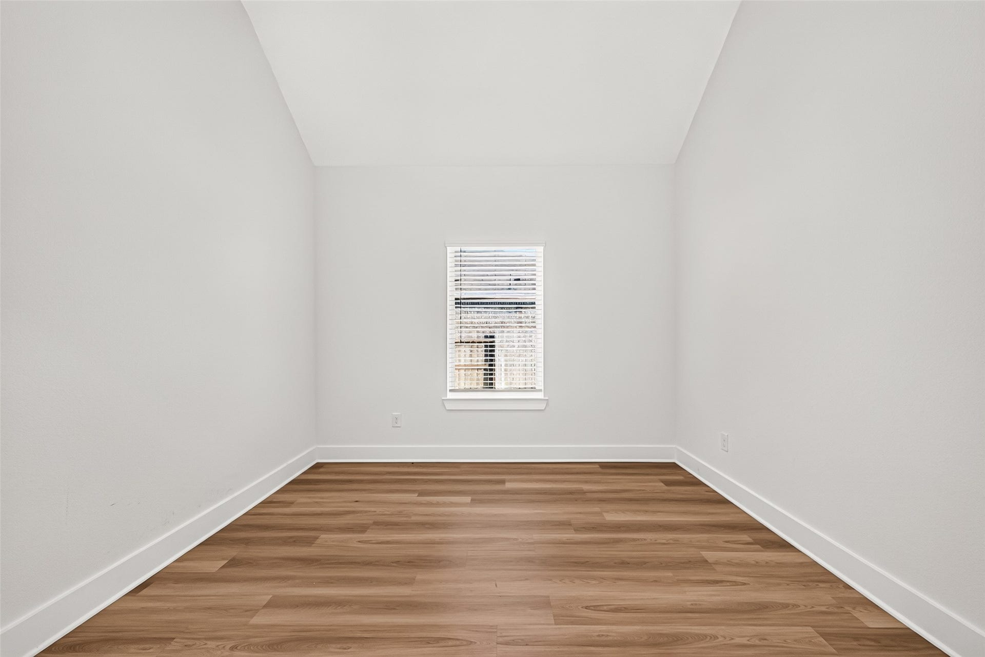 2002 Flatland Drive, Rosenberg, TX 77471 Front flex room with vaulted ceiling, wood-look flooring, and natural light. Can be used as an office, den, or dining room.