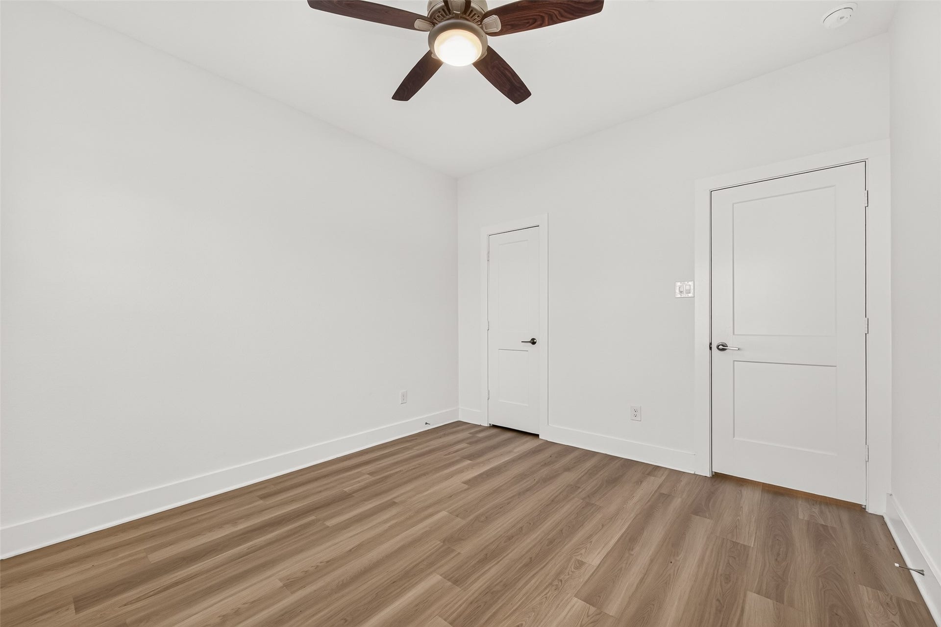 2002 Flatland Drive, Rosenberg, TX 77471 Bedroom with ceiling fan, wood-look flooring, and closet.