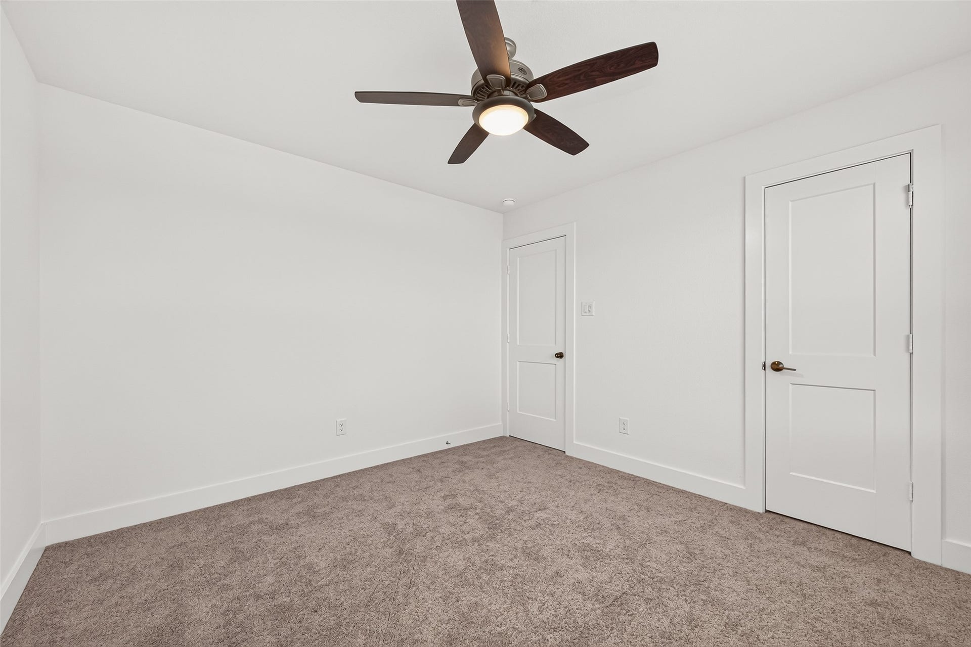 2002 Flatland Drive, Rosenberg, TX 77471 Upstairs bedroom with carpet, ceiling fan, and closet.