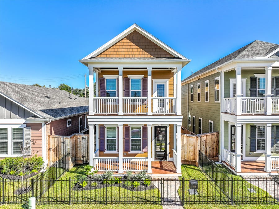Property photo for 2519 S Houston Avenue, Pearland, TX