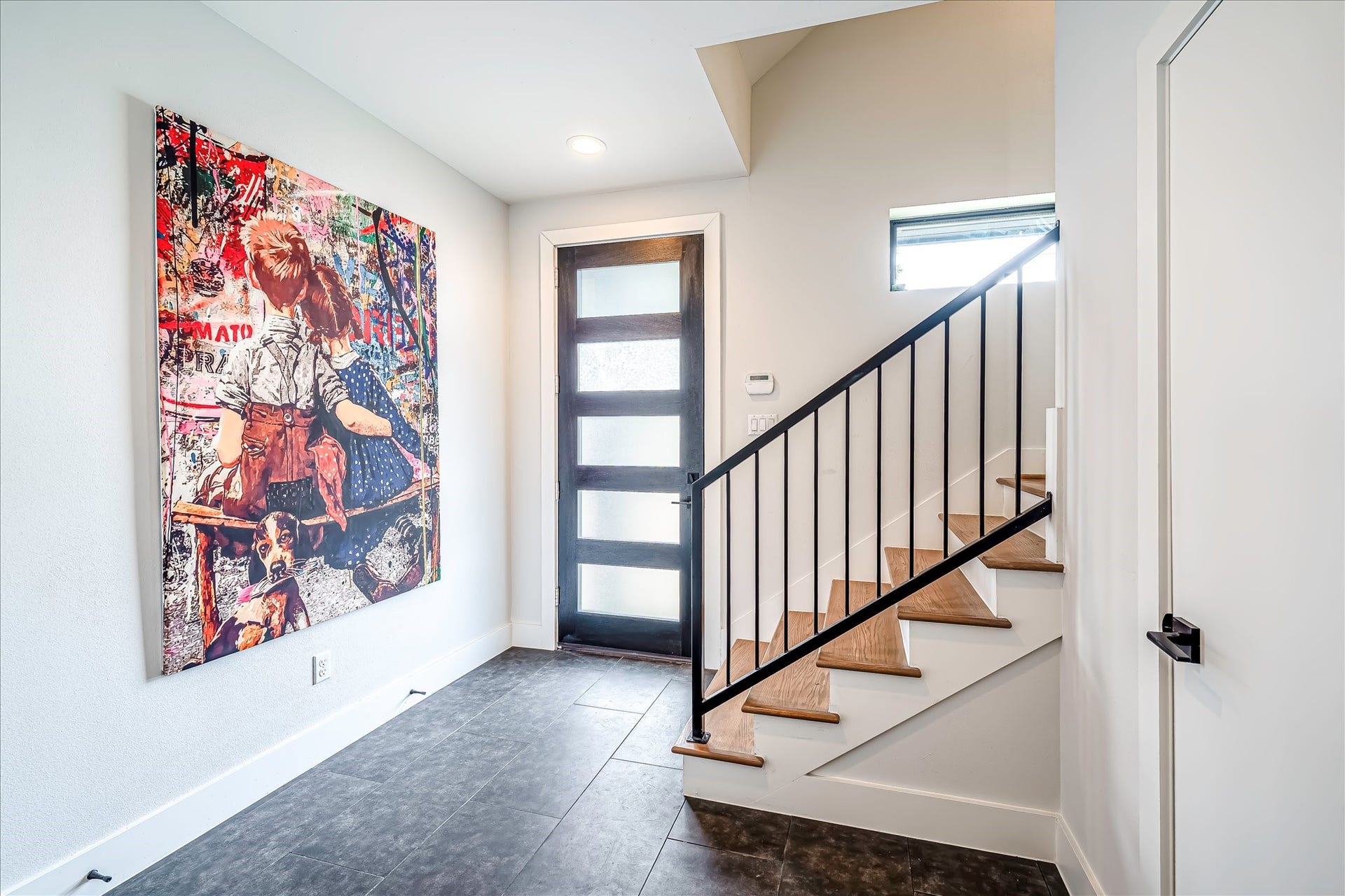 3514 Arlington Street, Houston, TX 77018 Welcoming entry featuring beautiful hand-scraped Red Oak hardwoods from 2nd floor up.