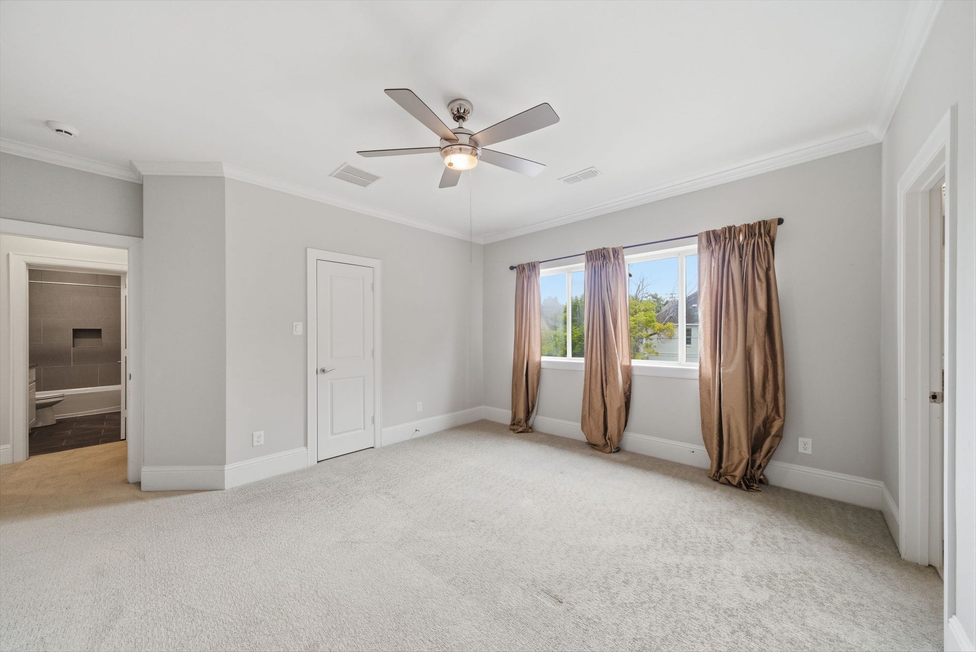 1510 Whispering Pines Drive, Houston, TX 77055 Guest bedroom.