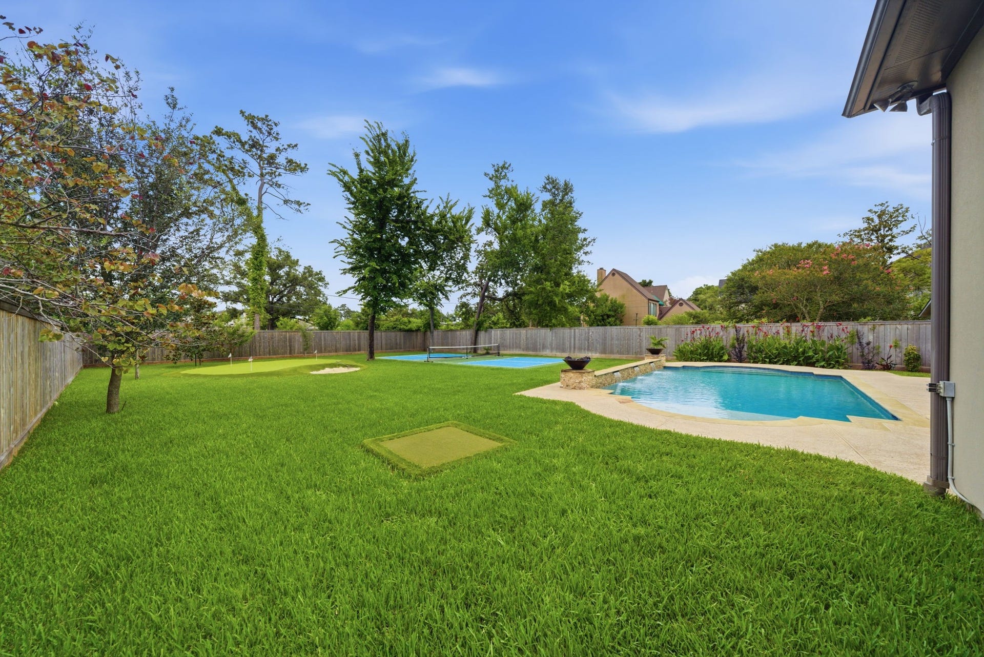 1510 Whispering Pines Drive, Houston, TX 77055 Chipping mound.