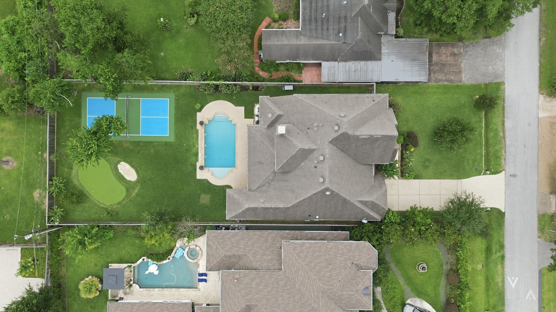 1510 Whispering Pines Drive, Houston, TX 77055 Backyard paradise! Sparkling pool, PICKLEBALL COURT, putting green, sand trap and chipping mound in this spacious backyard!