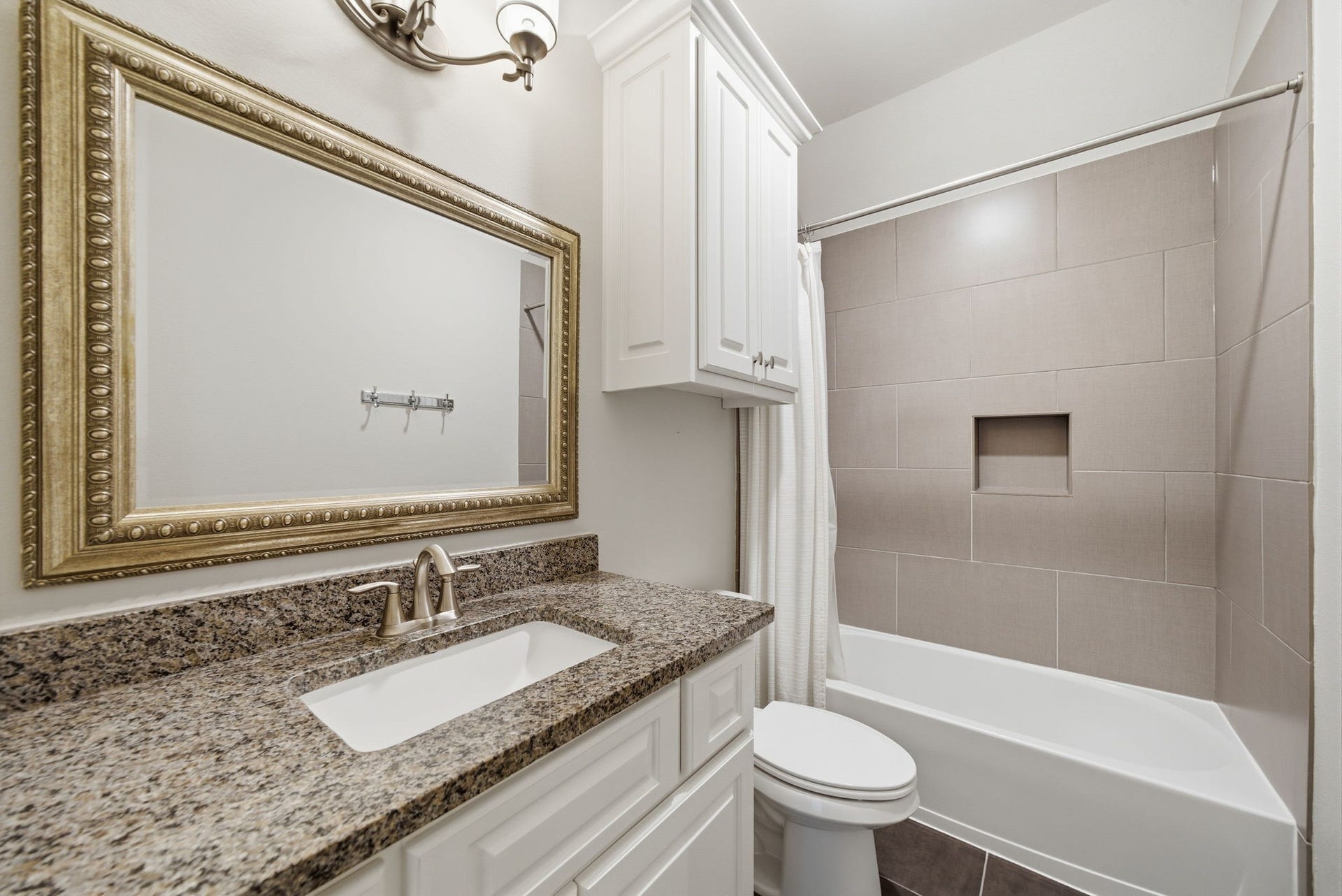 1510 Whispering Pines Drive, Houston, TX 77055 Guest bathroom