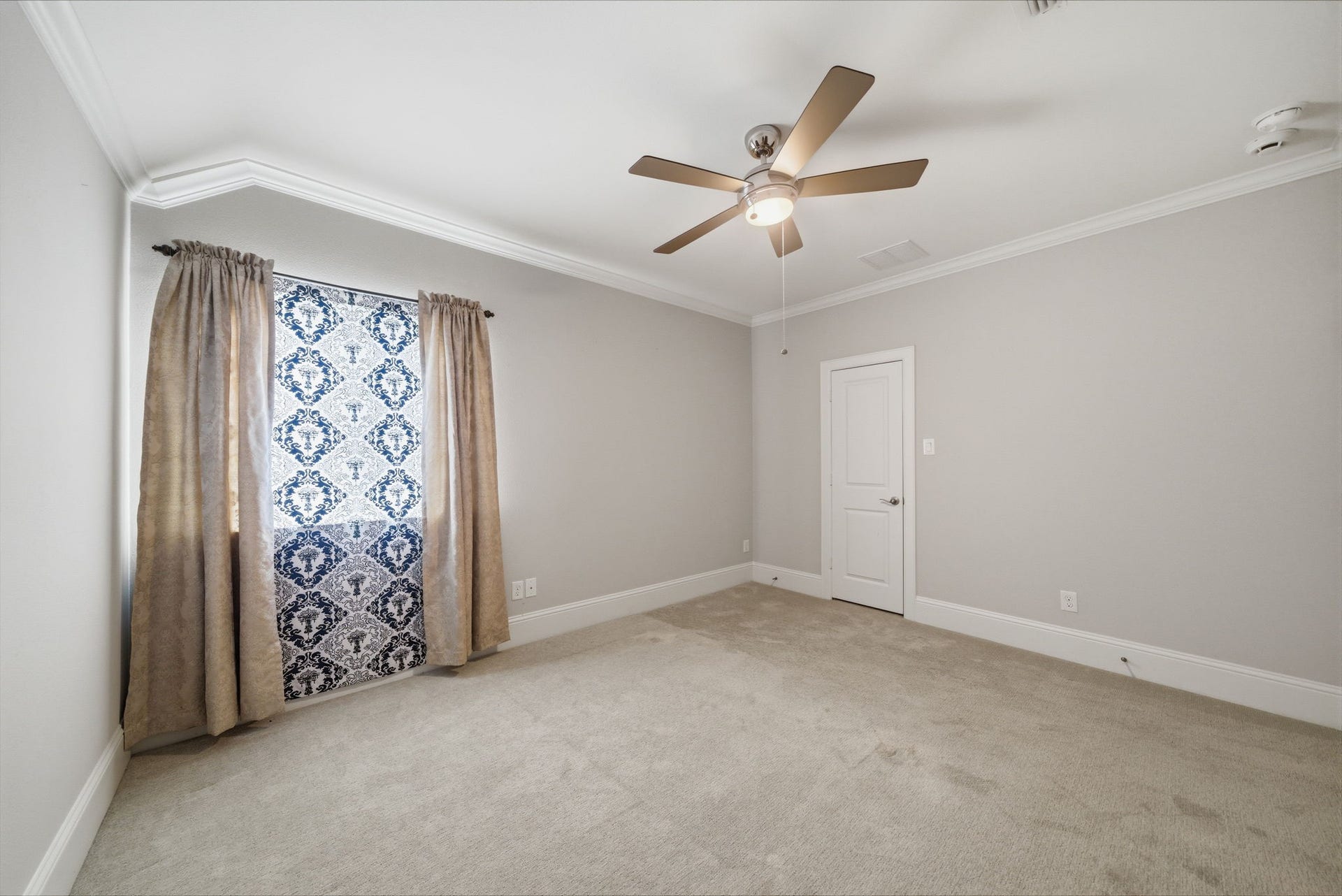 1510 Whispering Pines Drive, Houston, TX 77055 Guest bedroom.