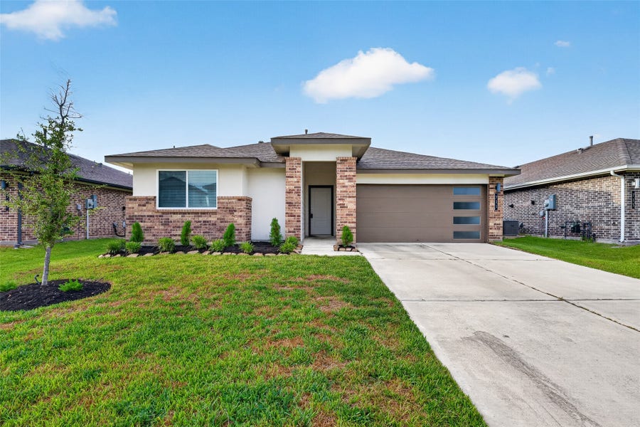 Property photo for 711 Boer Plains Drive, Rosharon, TX