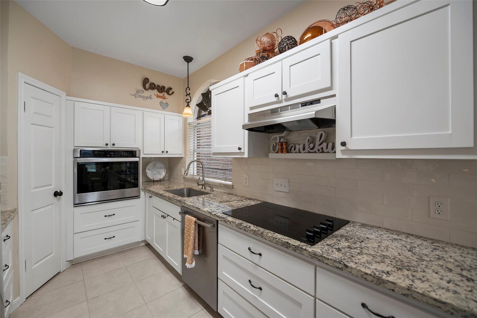 5515 Strack Road, #120, Houston, TX 77069 Kitchen with Granite & Stainless Appliances