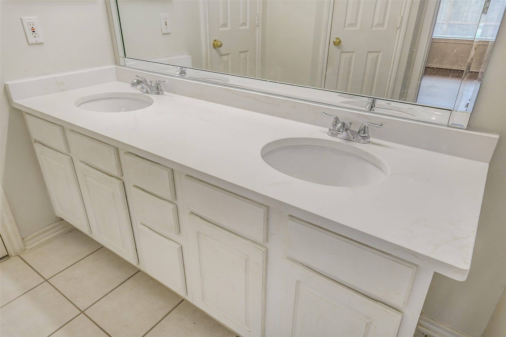 12115 Lucky Meadow Dr, Tomball, TX 77375 Primary bathroom Quartz countertops with double sinks