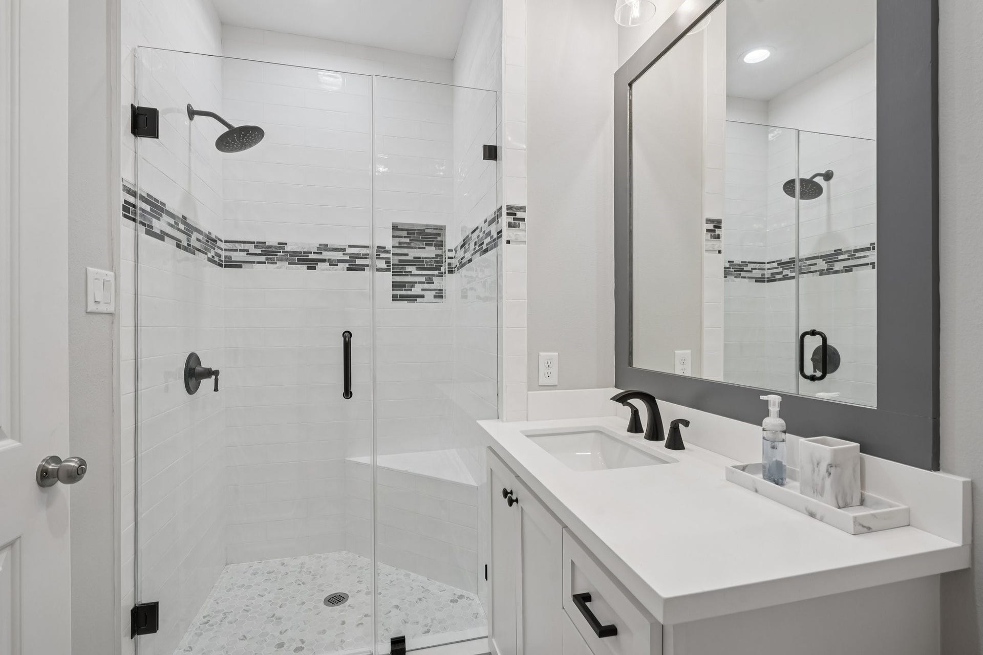 16700 Montego Way, Jamaica Beach, TX 77554 16700 Montego Way, Jamaica Beach, TX 77554