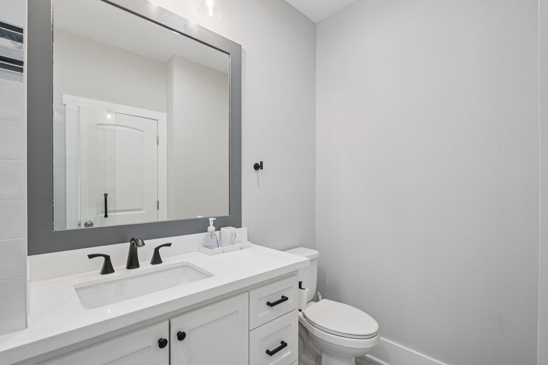 16700 Montego Way, Jamaica Beach, TX 77554 16700 Montego Way, Jamaica Beach, TX 77554