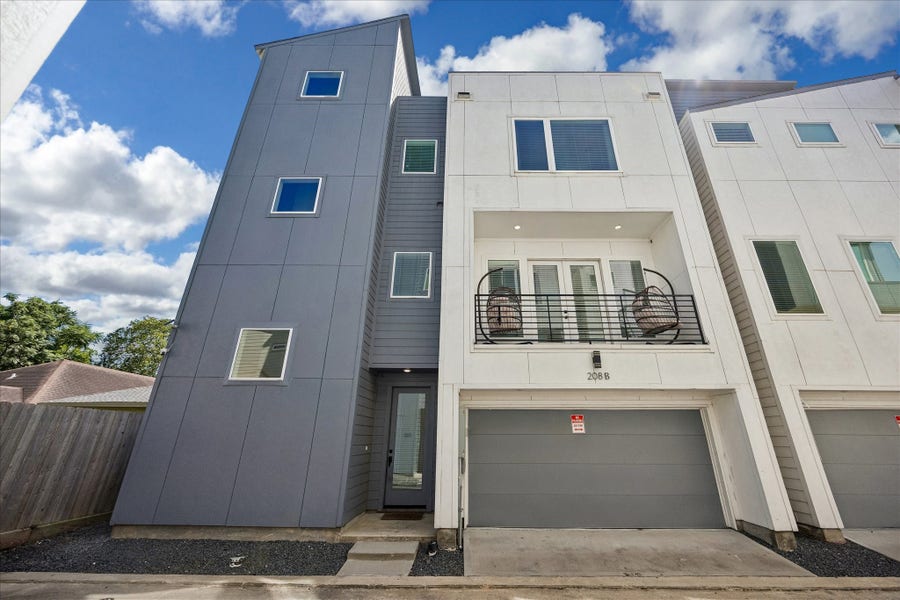 Property photo for 208 N York Street, #B, Houston, TX